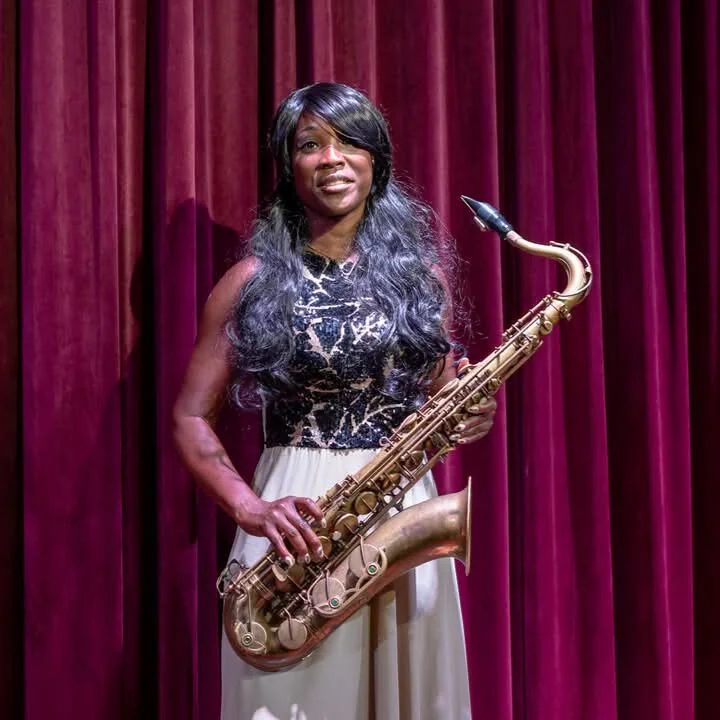 Vanessa Rodríguez - Maestra de Piano / Saxofón / Flauta Traversa